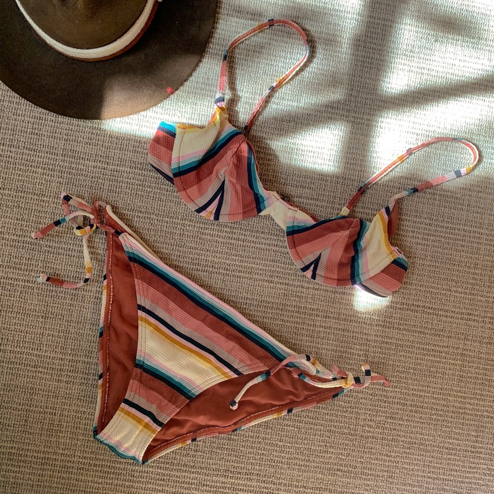 Billabong NEVER WORN striped bikini
